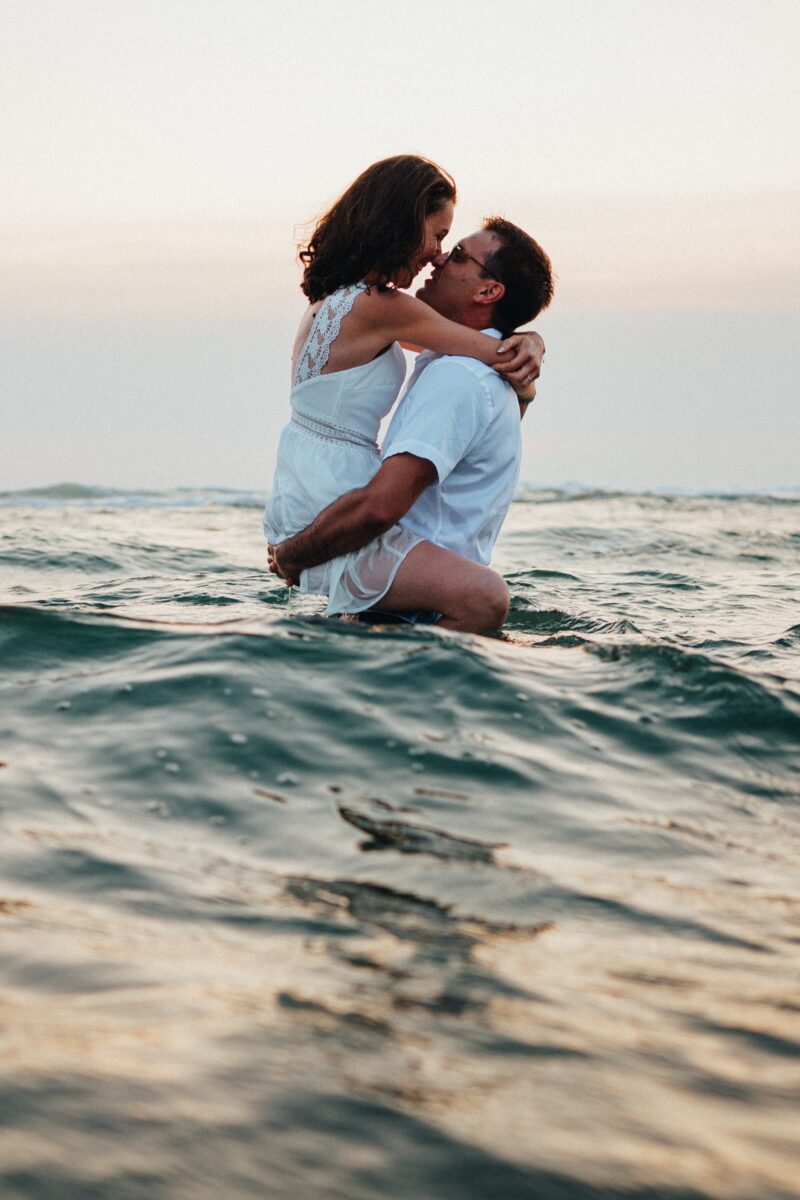 Séance couple à la plage