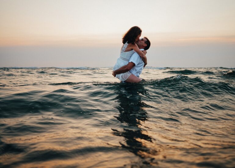 Séance couple à la plage