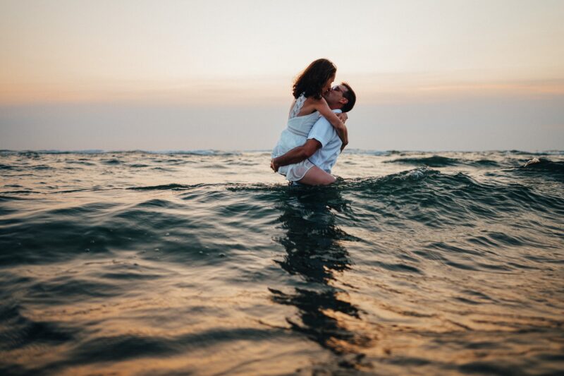 Séance couple à la plage