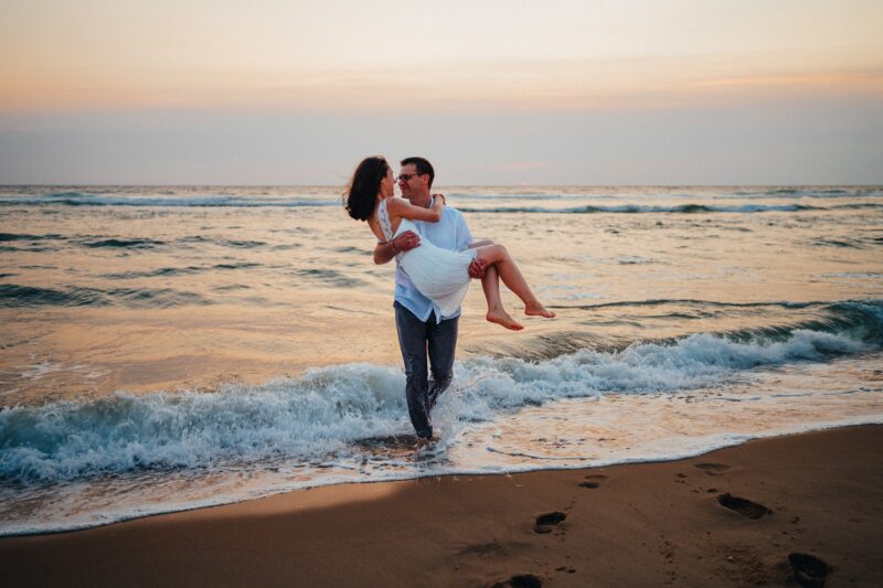 Séance couple à la plage
