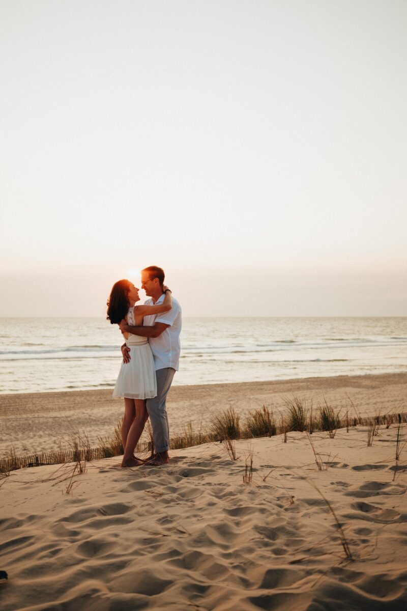 Séance couple à la plage
