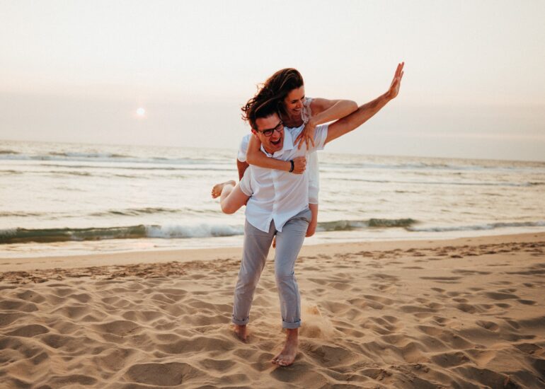 Séance couple à la plage